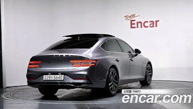 Genesis Electrified G80 2024 — Photo 2/20