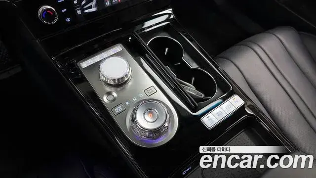 Genesis Electrified G80 2024 — Photo 9/20