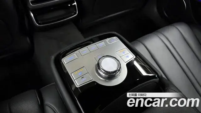 Genesis Electrified G80 2024 — Photo 18/20