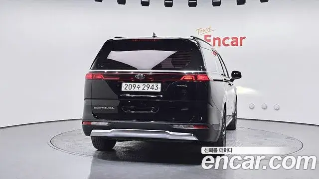 Kia Carnival 2021 — Фото 4/20