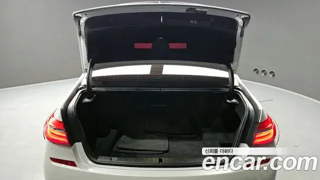 BMW 7 Series 2019 — Photo 20/20