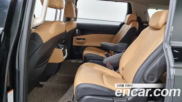 Kia Carnival 2021 — Фото 12/20