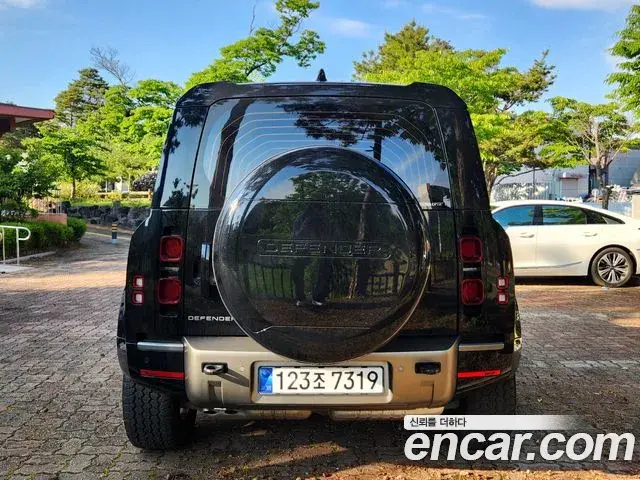 Land Rover Defender 2025 — Photo 4/20