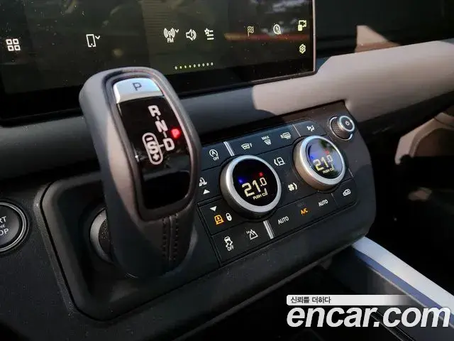 Land Rover Defender 2025 — Photo 9/20