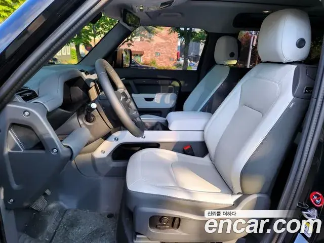 Land Rover Defender 2025 — Photo 13/20