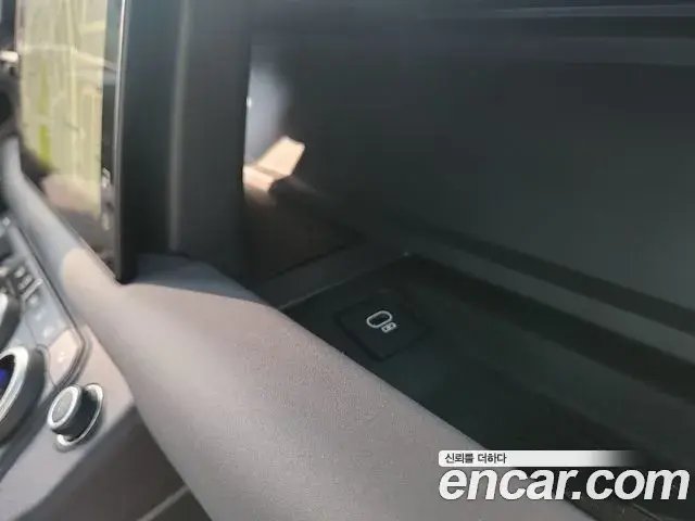 Land Rover Defender 2025 — Photo 19/20