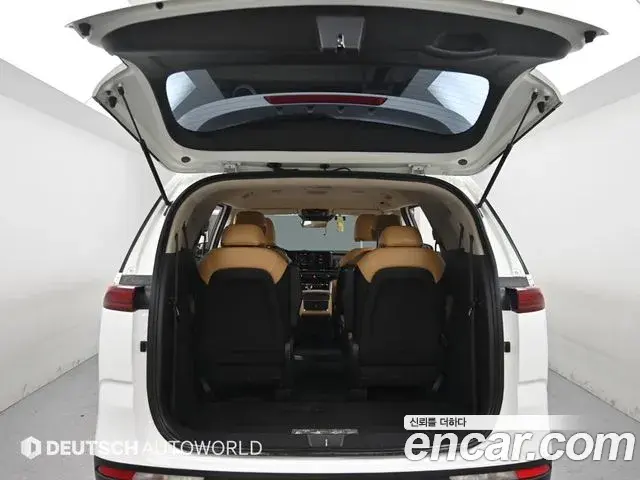 Kia Carnival 2022 — Photo 19/20