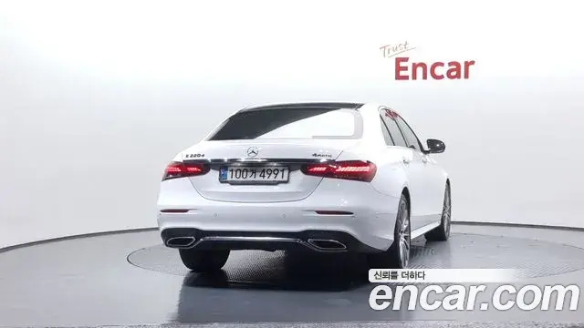 Mercedes-Benz E-Class 2021 — Photo 17/20