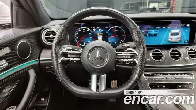Mercedes-Benz E-Class 2021 — Photo 16/20
