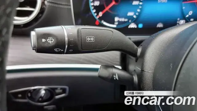 Mercedes-Benz E-Class 2021 — Photo 3/20