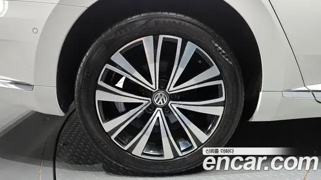 Volkswagen Arteon 2019 — Şəkil 7/20