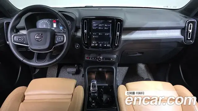 Volvo XC40 2020 — ფოტო 16/20