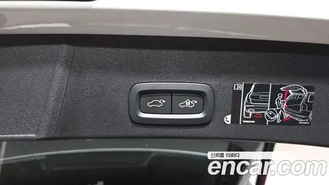 Volvo XC40 2020 — ფოტო 6/20