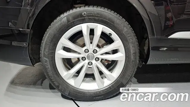 Audi Q7 2019 — Şəkil 18/20