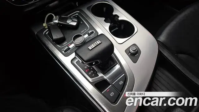 Audi Q7 2019 — Şəkil 10/20