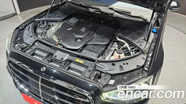 Mercedes-Benz S-Class 2025 — Фото 6/20