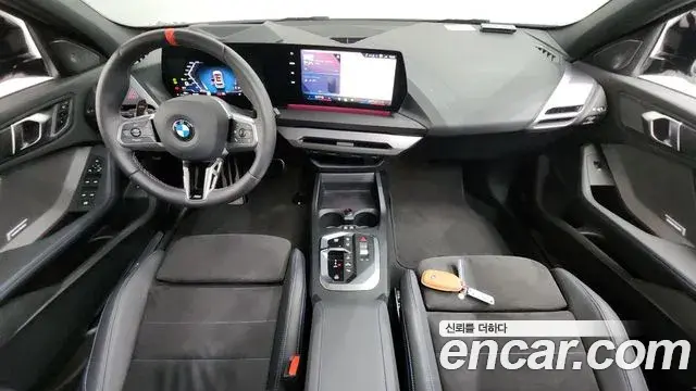 BMW 1 Series 2025 — Photo 6/20