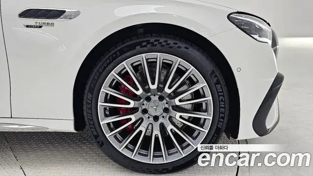 Mercedes-Benz E-Class 2025 — Photo 4/18