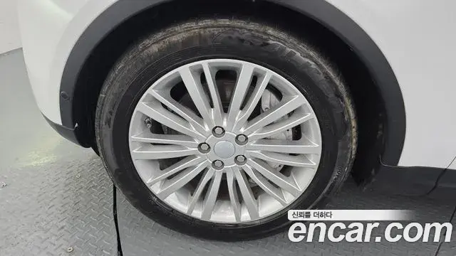 Land Rover Discovery 5 2019 — Photo 5/20