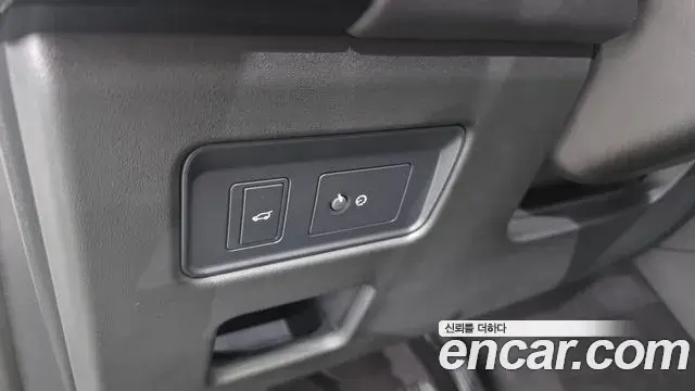 Land Rover Discovery 5 2019 — Photo 15/20