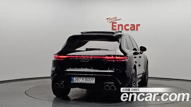 Porsche Macan 2022 — Photo 4/20