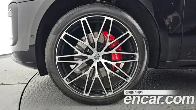 Porsche Macan 2022 — Photo 5/20