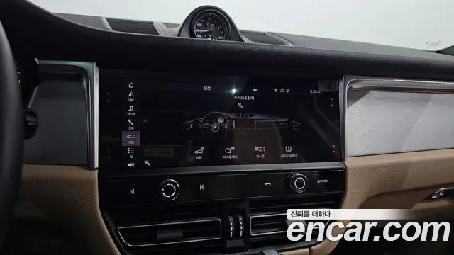 Porsche Macan 2022 — Photo 16/20