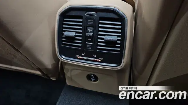 Porsche Macan 2022 — Photo 19/20