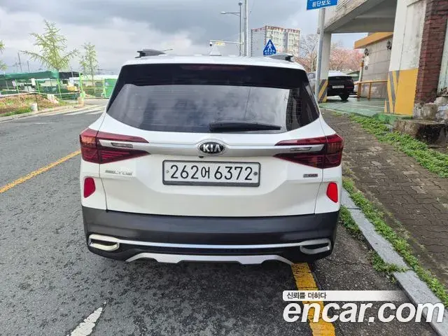 Kia Seltos 2020 — ფოტო 6/20
