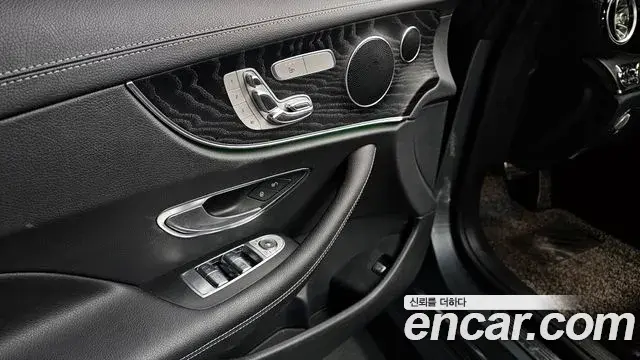 Mercedes-Benz E-Class 2019 — ფოტო 12/20