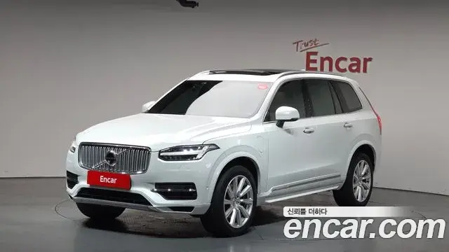 Volvo XC90 2018 — Photo 1/20