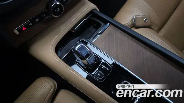 Volvo XC90 2018 — Photo 9/20