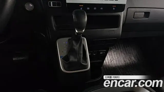Hyundai Staria 2022 — Photo 9/20