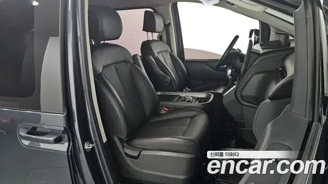 Hyundai Staria 2022 — Photo 12/20