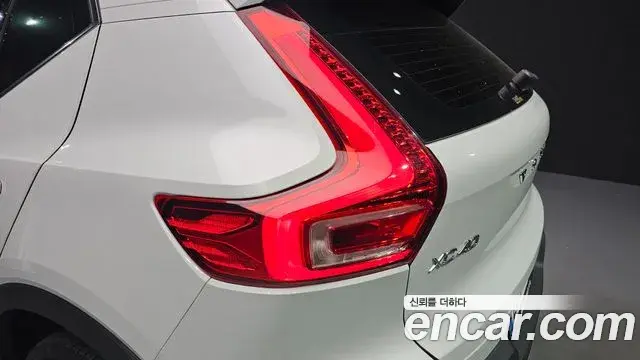 Volvo XC40 2021 — Photo 26/33