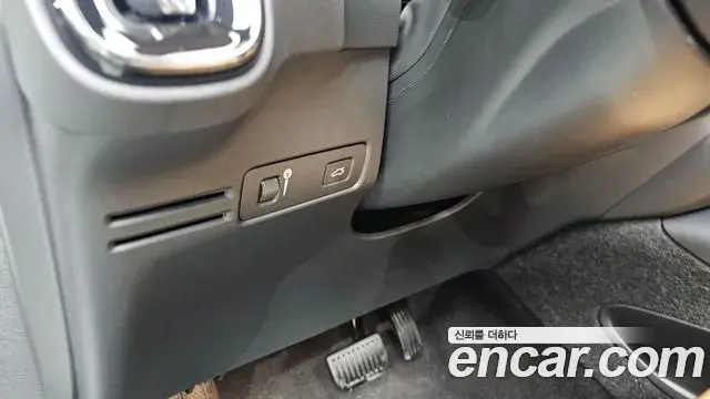 Volvo XC40 2021 — Photo 29/33