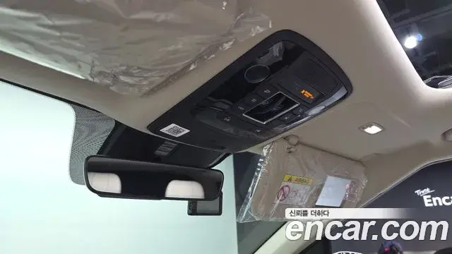 Kia Carnival 2021 — ფოტო 25/32