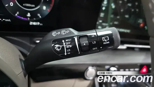 Kia Carnival 2021 — ფოტო 17/32