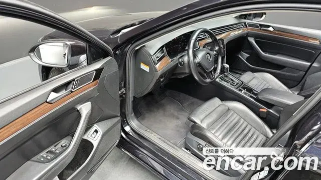 Volkswagen Passat GT 2018 — Şəkil 21/30
