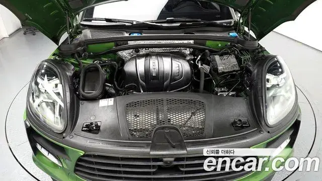 Porsche Macan 2021 — Photo 6/20