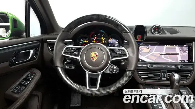 Porsche Macan 2021 — Photo 12/20