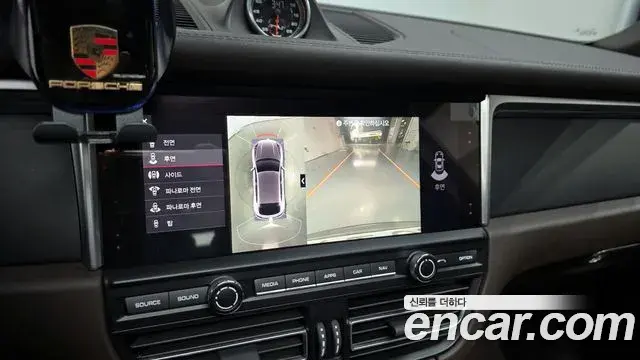 Porsche Macan 2021 — Photo 14/20
