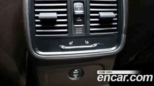 Porsche Macan 2021 — Photo 19/20