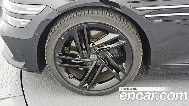 Genesis Electrified G80 2025 — Photo 5/20