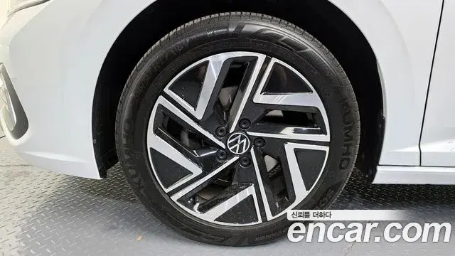 Volkswagen Jetta 2023 — ფოტო 19/20