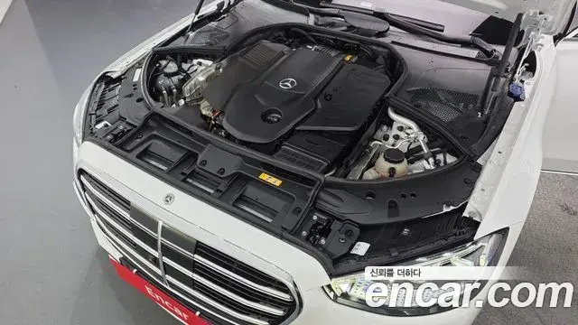 Mercedes-Benz S-Class 2024 — Photo 6/20