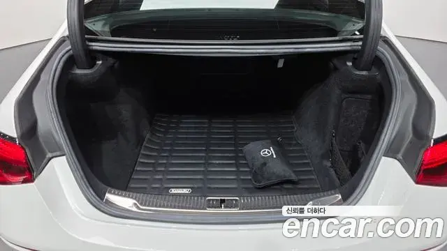 Mercedes-Benz S-Class 2024 — Photo 18/20