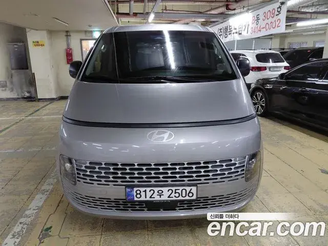 Hyundai Staria 2025 — Фото 1/19