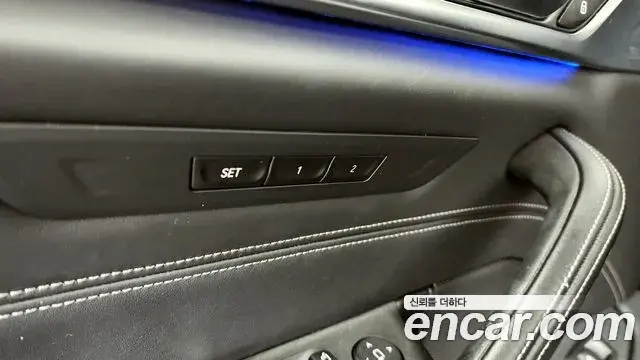 BMW 5 Series 2018 — ფოტო 18/34