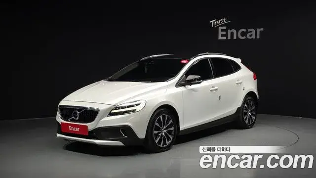 Volvo V40 Cross Country 2019 — Photo 32/38